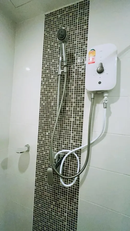 For rent: Metro Luxe Riverfront Rattanathibet. The room is beautifully decorated and very livable. Complete electrical appliances, urgent