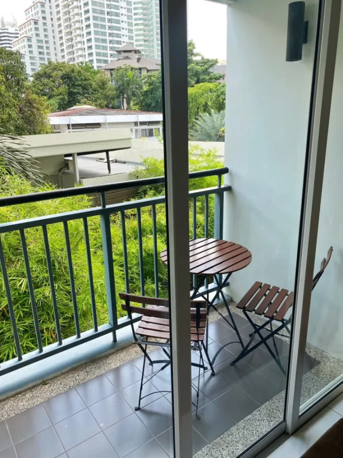 Sell and rent Voque Sukhumvit 16, very spacious room decorated in clean white tones. The price is very pocket-friendly. Must book now.