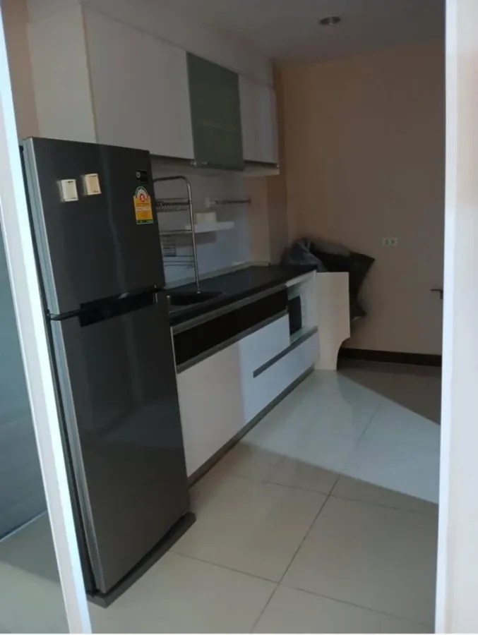 Selling Supalai Prima Riva 1-bedroom unit. Spacious living area with high-quality built-in furniture. Book now!