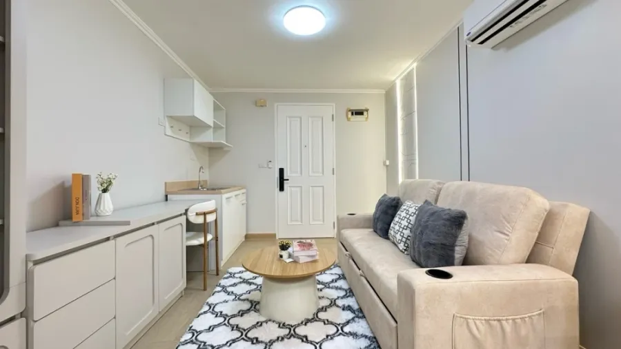 For rent: The Clover Thonglor, 8th floor. Beautifully furnished and ready to move in. Book now! Don't miss out!
