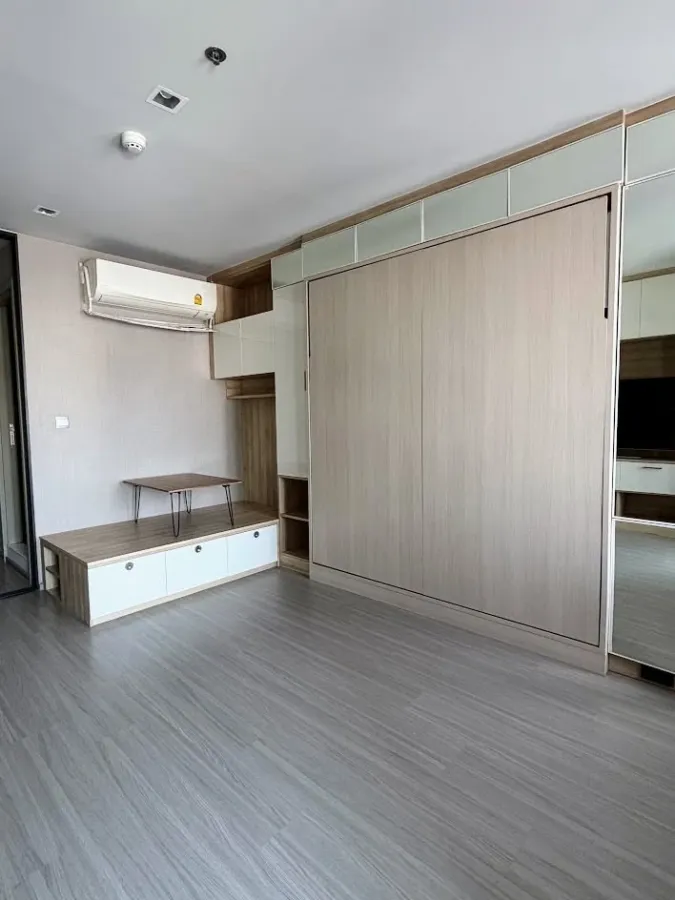 For rent: Life Ladprao, 21st floor, fully furnished, very livable. Book now! Don't miss out! Hurry!