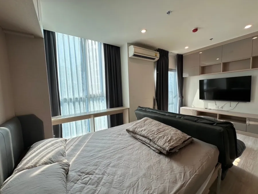Room for rent, 2 Bedroom, Noble Revolve Ratchada Condo, corner room, private, fully furnished, ready to move in.