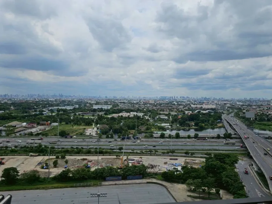 Blossom condo @fashion for rent, Duplex unit, 14th floor, motorway view, fully furnished. Book now!