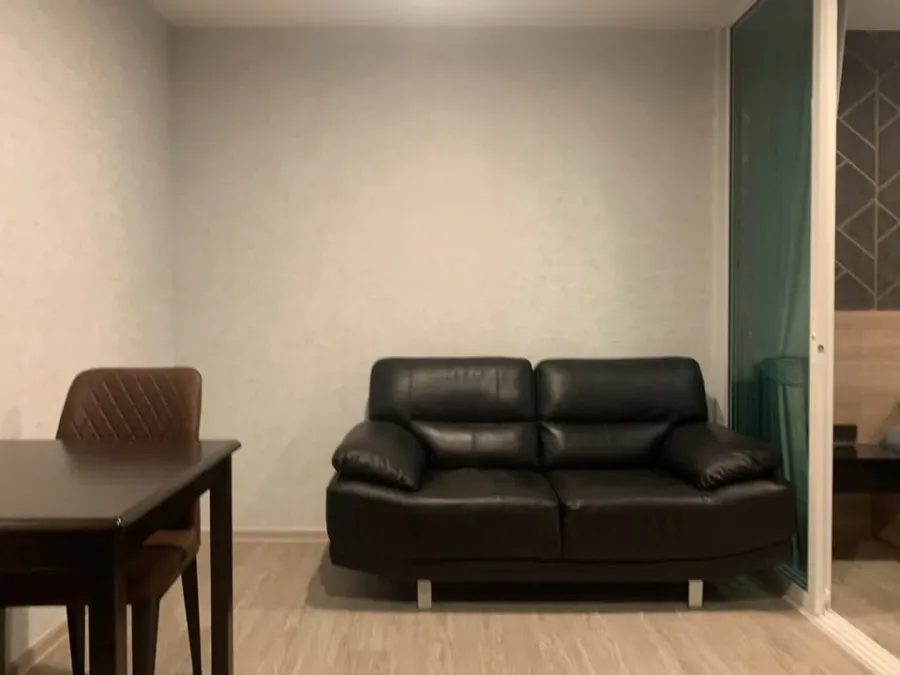 For rent: Regent Home Bangna project. Rooms are partitioned into separate, clearly defined zones. Great price! Book now, don't miss out!