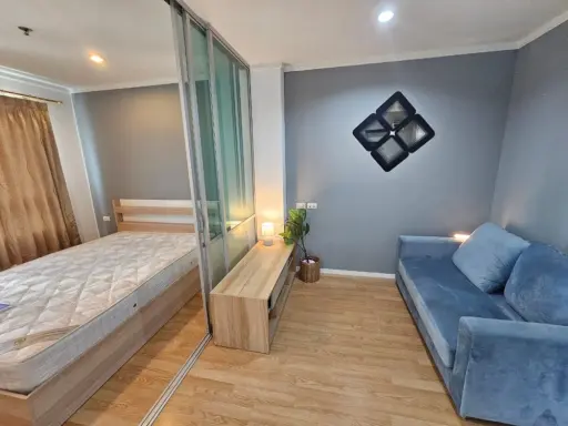 For rent: Lumpini Ville Lasalle-Bearing. Room separated into sections. Nicely decorated, low price, easy on the wallet. Hurry and reserve now.