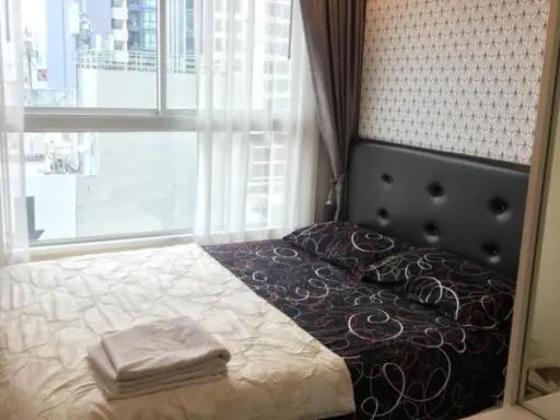 For rent, The Trust Condo Ngamwongwan, wide usable area. It is very nicely decorated and has everything. Hurry up to reserve before it's gone.