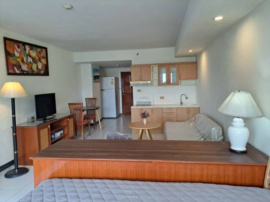 For rent!! Condo Supalai Park Phaholyothin 21, studio room, spacious and comfortable room Don't miss it, book now!!