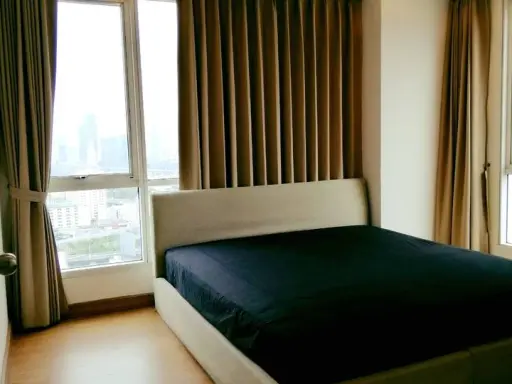 For rent, The Complete Rajprarop, this room has a very good view, 2 bedrooms, very spacious inside. Perfect for families, book now!
