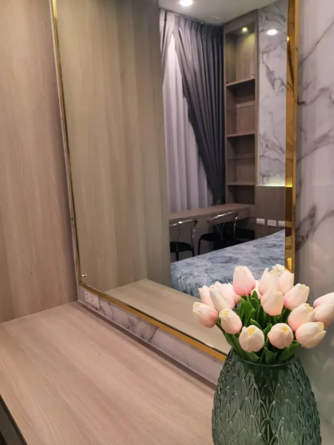 For rent Knightsbridge Collage Ramkhamhaeng. The room is decorated very beautiful. Furniture, appliances, complete urgently