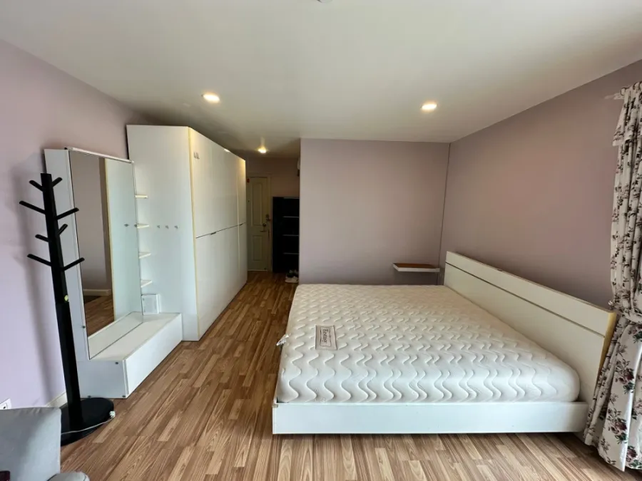 Urgent sale! Regent Home 19 Sukhumvit 93 condo, corner unit, 8th floor, great view, very quiet, no foot traffic. Own it now!