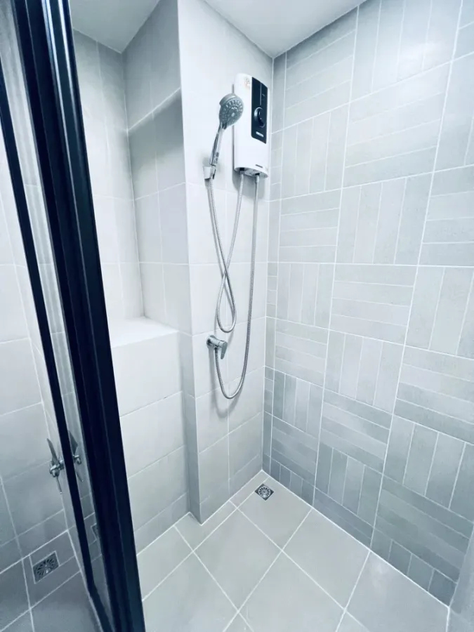 For rent dcondo shine rangsit 3rd floor, pool view, partitioned room, fully furnished, book now, urgently.