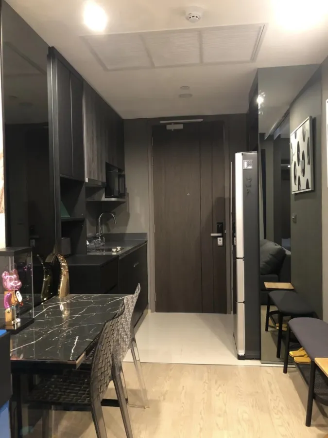 For rent: Ashton Chula-Silom, fully furnished, luxuriously decorated, high view, not blocked, ready to book now.