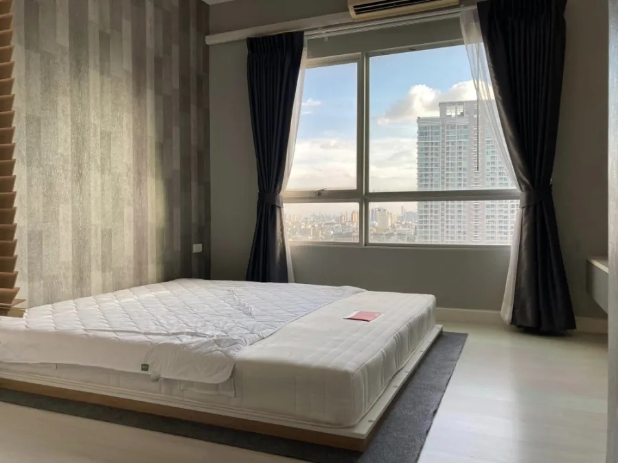 ปล่อยเช่า เดอะ รูม รัชดา-ลาดพร้าว วิวกว้างขวาง ลมพัดผ่านเย็นสบาย ติดวอลเปปเอร์อย่างดี รีบจองเลยจ้า