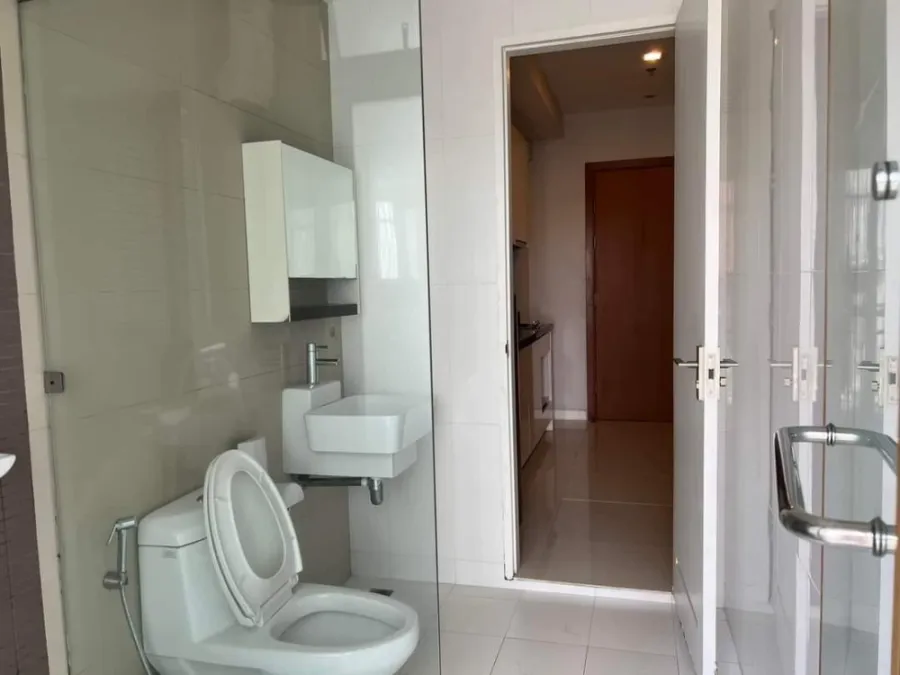 Condo for sale or rent, The Bloom Sukhumvit 71, decorated in white tones, 9th floor, complete with electrical appliances. Hurry and reserve now.