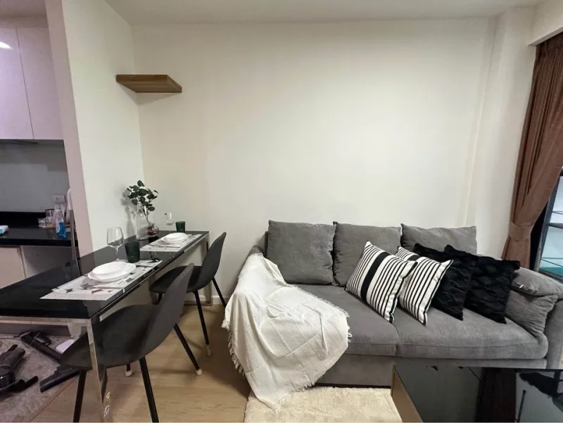 ขาย JRY Condo Rama 9 ตกแต่งด้วยเฟอร์นิเจอร์ SB ทั้งห้อง น่าอยู่มาก เดินทางสะดวกสบาย รีบจับจองเลย