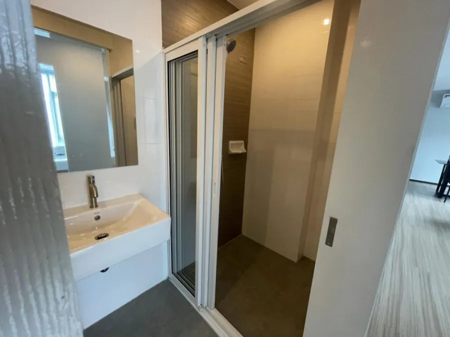 Sell / rent Fresh Condo, 2 bedrooms, 2 bathrooms, very spacious room, super big sofa Fully furnished. Don't miss it. Book now.