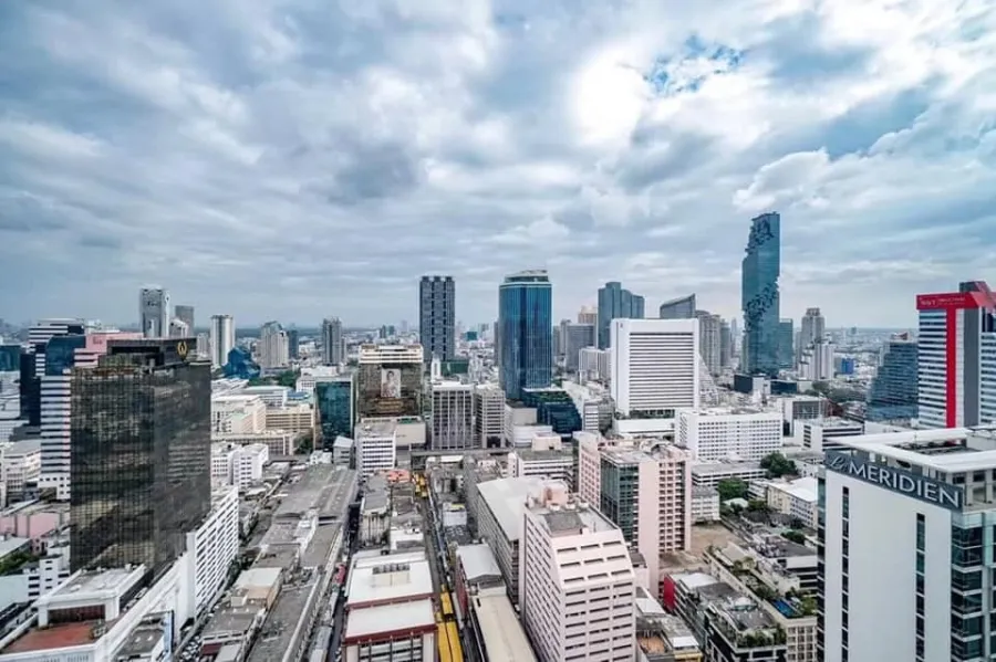 Ashton Chula-Silom for rent, high floor, beautiful view, very nice decorated room It's worth buying for investment or living by yourself. Book now.