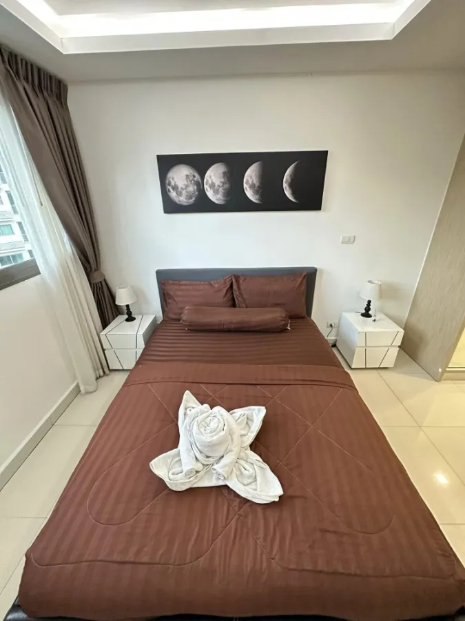 Condo for rent, Laguna Beach Resort 3 - The Maldives (Jomtien), pool view, right on the cover, not too crowded, don't miss it.