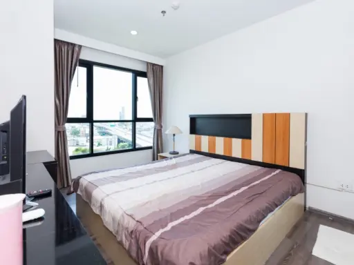 Condo for rent, The Base Park West, spacious room. separate Plus lots of furniture. Don't delay. Hurry and reserve now.
