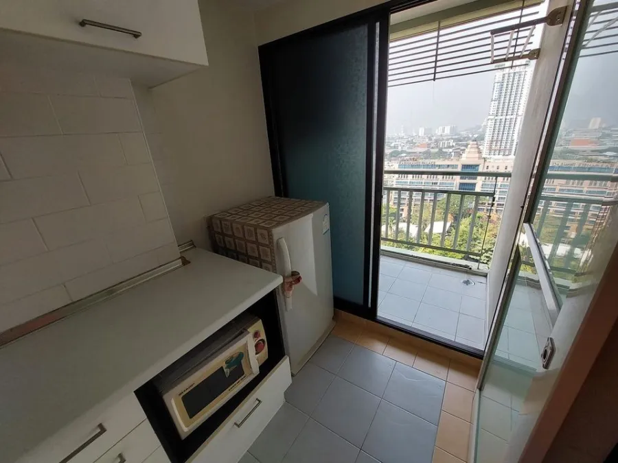 Condo for rent, Lumpini Place Phahol-Saphankwai, 17th floor, built-in furniture. Comes with a large sofa, book now.