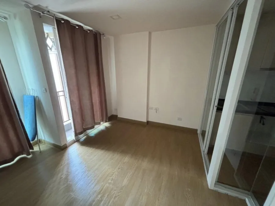 For sale: The Light New York, empty room, clean, airy, complete with amenities. People who like to decorate rooms shouldn't miss it.