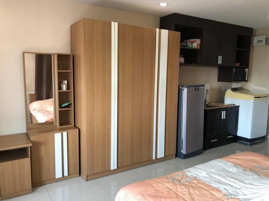 Urgent sale, Condo Sense of London, it's worth buying by yourself. Or rent it privately, the sound is not loud, hurry to reserve