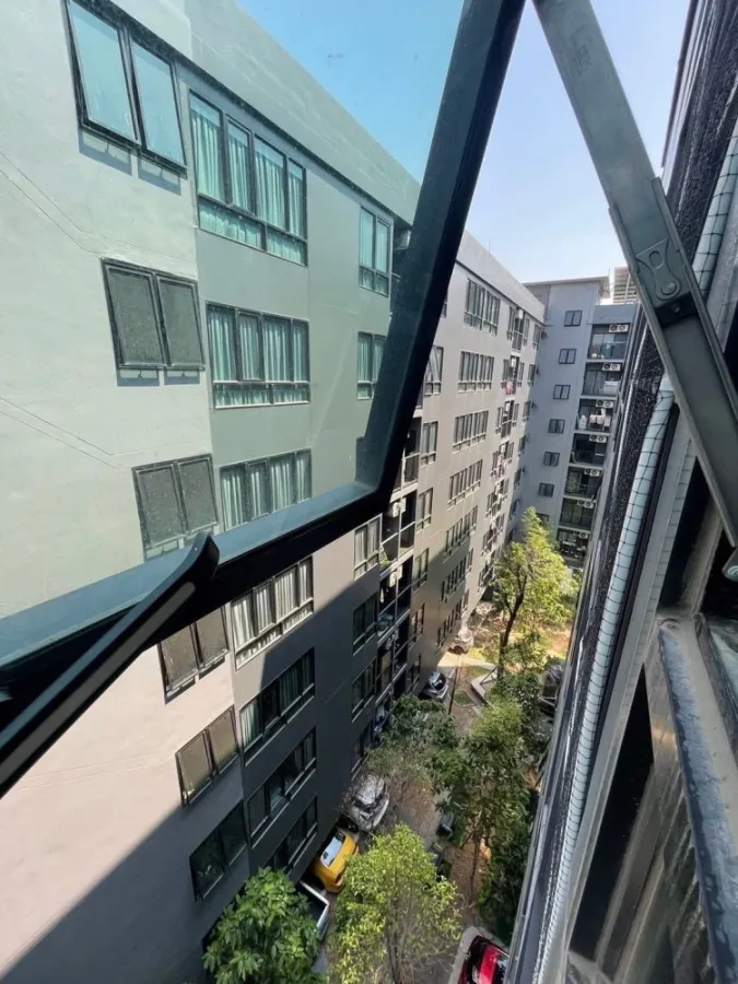 For rent: The Indeed Condo Amata, 1 bedroom, 1 bathroom, fully furnished, great location. Ready to move in.