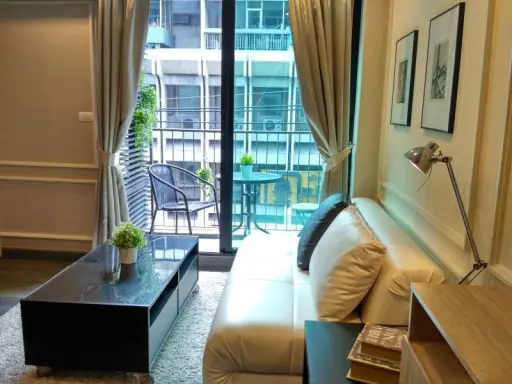 Rent rende sukhumvit 23 very beautiful room fully furnished ready Carry only one kratom. Hurry up.