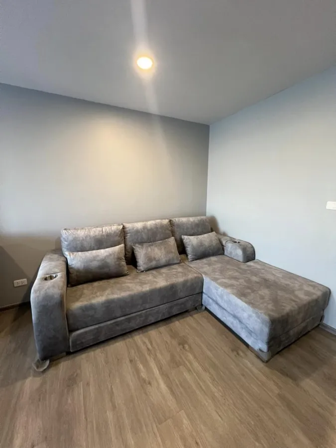 For rent: Reach Phahonyothin 52, 7th floor, quiet, budget friendly, comes with complete furniture. Ready to move in, reserve now.
