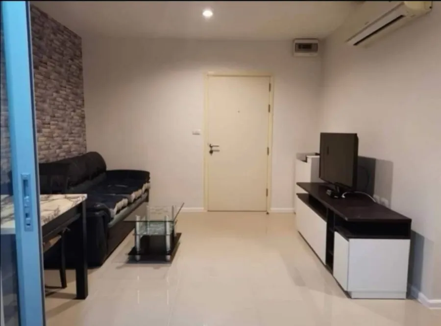 For sale, for rent!! Condo Aspire Rama 9, beautiful room, well furnished, wallpapered to make the room extremely dimensional. Don't miss it!!