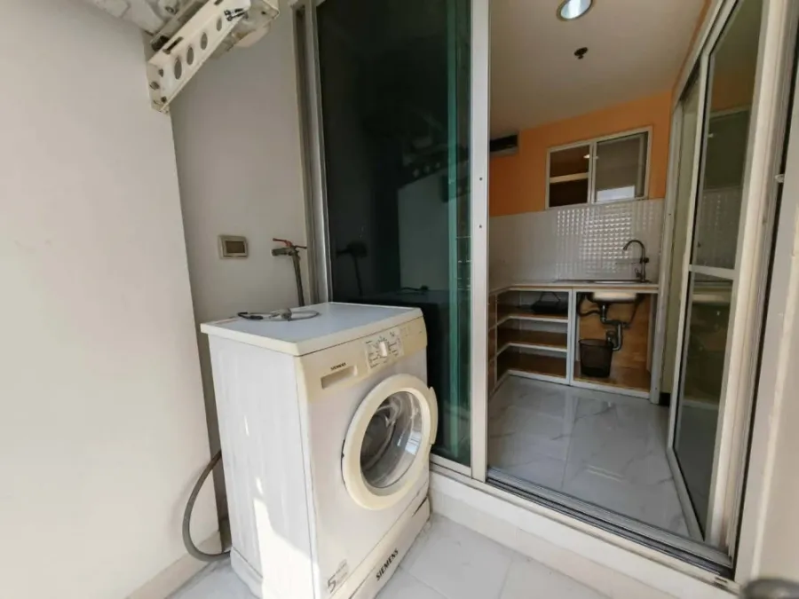 live the perfect life in the elegant bedroom Priceless happiness with life @ bts-Thapra condo for rent.