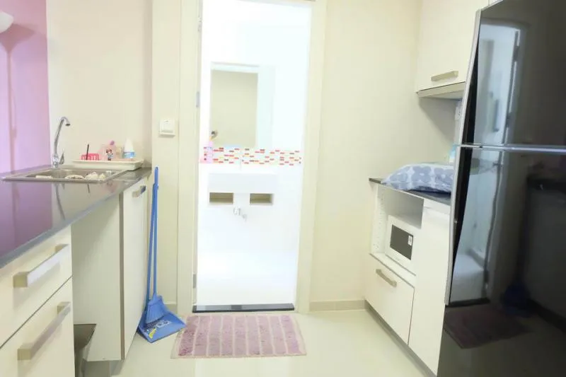 For sale, M Society condominium, wall attached to the wall, beautiful decorated room, luxurious, looks very expensive, large room, lots of space, if interested, hurry up.