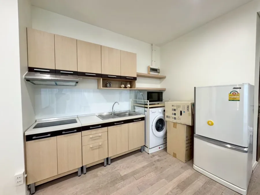 Noble Solo condo for rent, 14th floor, fully furnished. Book now!