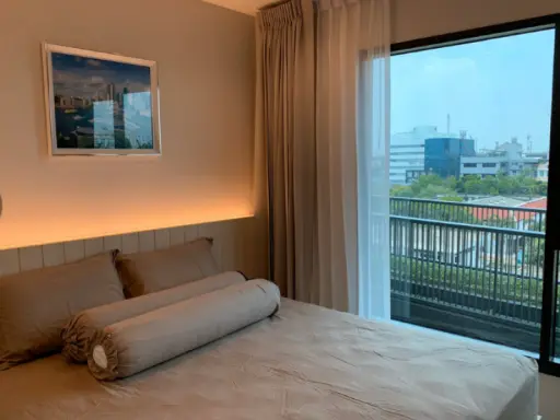 Condo for rent, Life Sukhumvit 62, beautiful decoration, balcony, garden, furniture and complete electrical appliances Come only to live comfortably