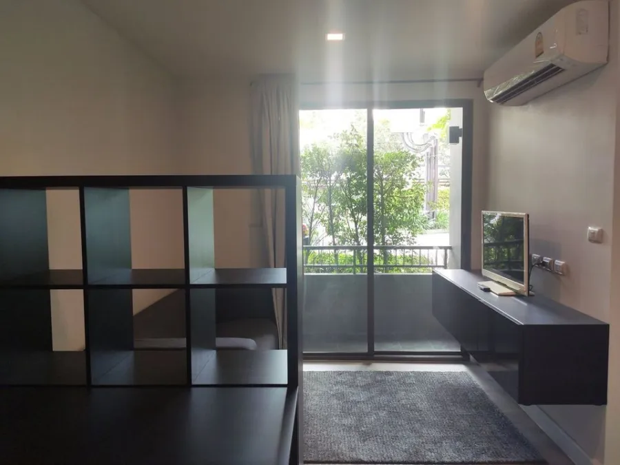 ขาย เมโทรลักซ์ รัชดา ห้องนอนโทนสีเข้มสุดเท่ เฟอร์นิเจอร์และเครื่องใช้ไฟฟ้าครบ จองก่อนได้ก่อน
