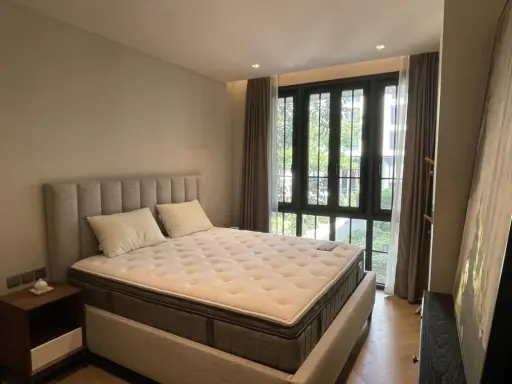 For rent or sale: The Reserve Sukhumvit 61, spacious room, pool view, shady, decorated in Modern style, beautiful and good. Book now.