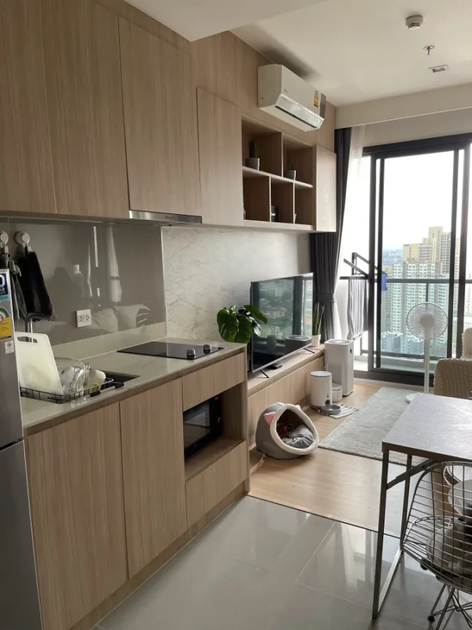 Condo for sale, M Jatujak, high floor, clear view, pet friendly Close to many train lines It's very convenient to travel.