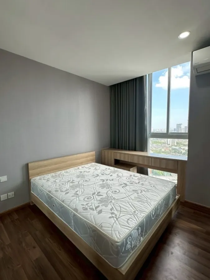 For rent: Noble Revolve Ratchada 2, 32nd floor, fully furnished unit, very livable. Book now, don't miss out!