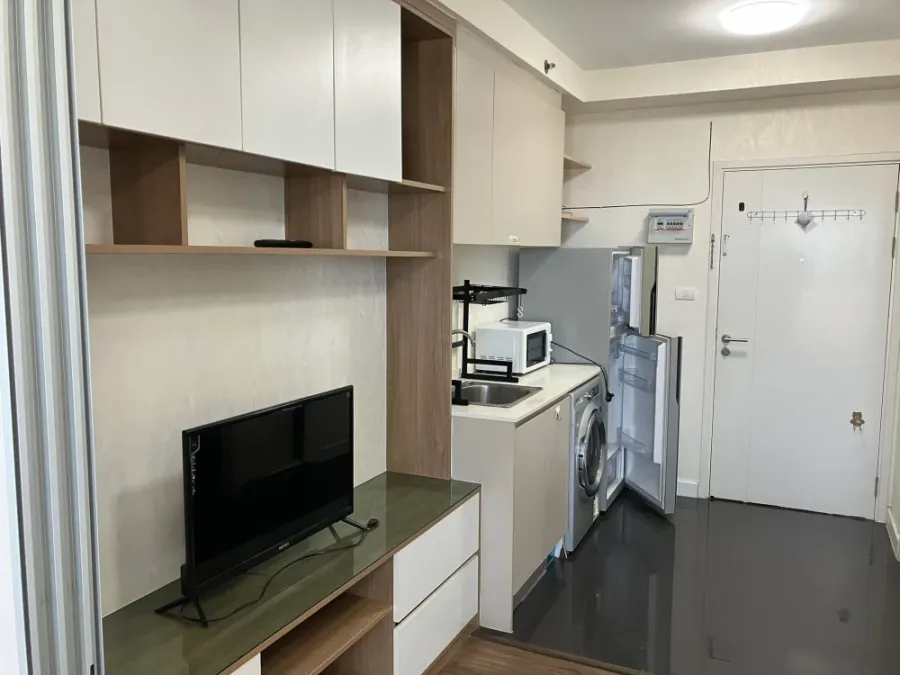 For rent: A Space Me Bangna. Partitioned rooms with built-in furniture throughout. Don't miss this opportunity!