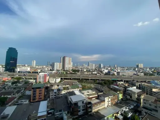 For sale: Lumpini Place Ratchada-Sathu, 15th floor, great city view, empty room, separated into sections. Room decoration line, don't miss it.
