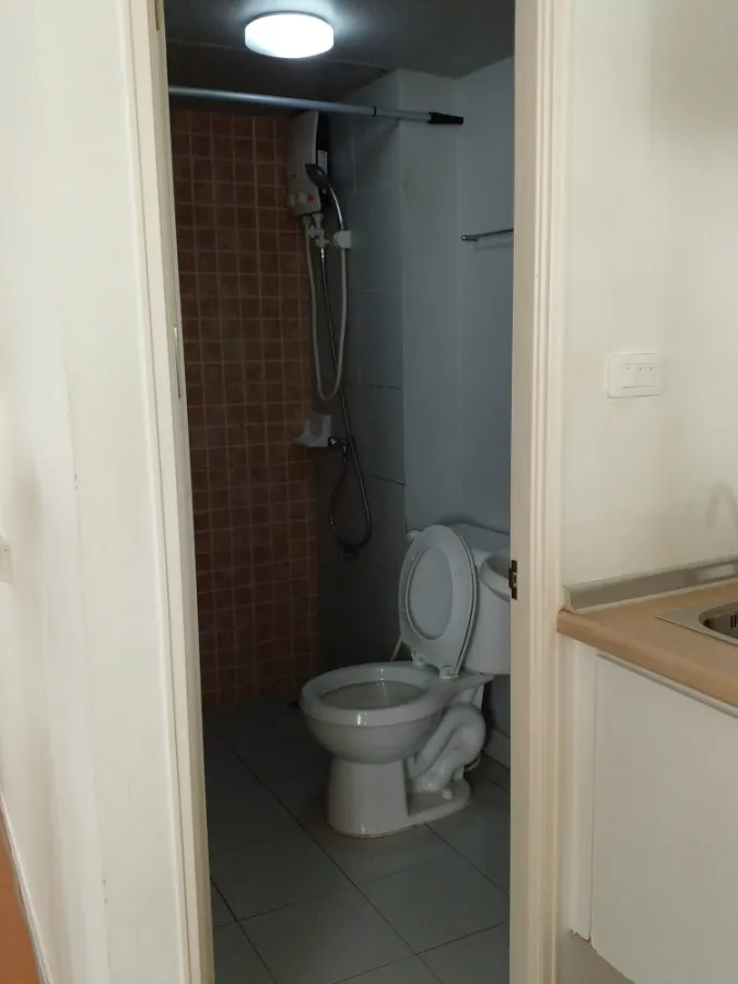 Condo for rent, Lumpini Township, Rangsit, Khlong 1, decorated in white tones, 6th floor, very good price, ready, must hurry.