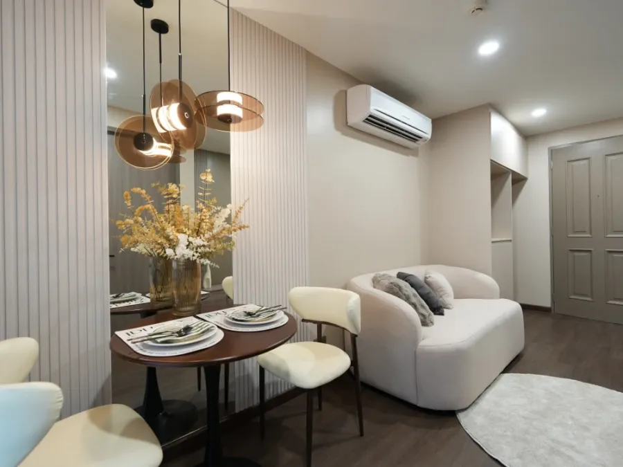 For sale: The Clover Thonglor. Includes free furniture worth over 500,000 baht. Stylish and well-decorated, a very comfortable place to live. Book now