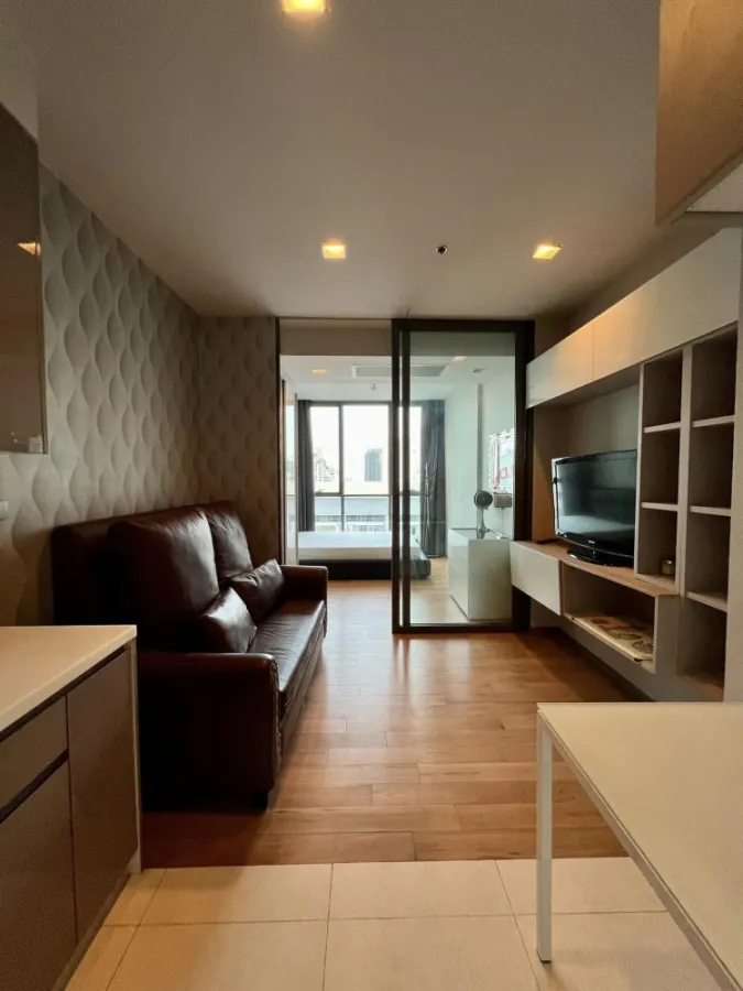 Sell and rent Hyde Sukhumvit 13, 17th floor, built-in furniture in the whole room The most comfortable bed You can reserve first come first serve.
