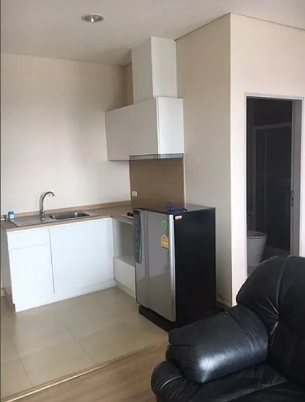 Urgent rent, Intro Paholyothin-Pradipat Studio, north balcony. view overlooking the parliament Miss it and you will regret it.