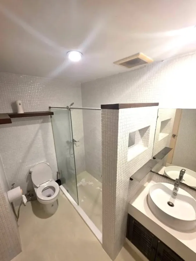 For rent!! Waterford Park Thonglor 5 Condo, 17th floor, beautifully decorated, great price, ready to move in! Reserve now!