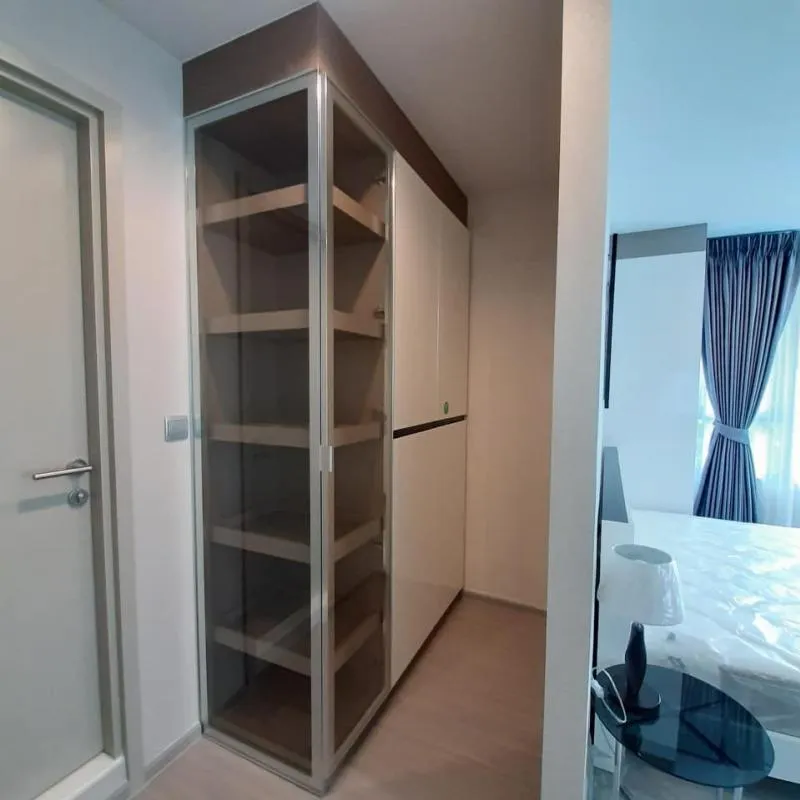 2 bedrooms, 2 bathrooms, spacious and satisfying Available with every convenience, near shopping malls, near BTS, universities, for rent Life Ladprao Urgent!