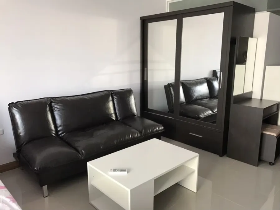 Condo for rent, Supalai River Resort, north side, studio room. View of the Chao Phraya River. Don't wait.