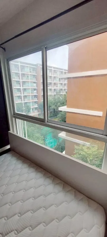 For sale or rent: WE CONDO, studio room, 5th floor, pool view, quiet, fully furnished. Book now!