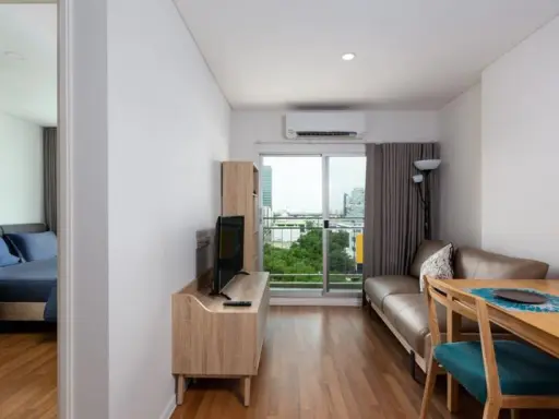- Rent lumpini place bangna km.3, 8th floor (maximum), super beautiful decorated room, tight furnishings, with a slow central location -