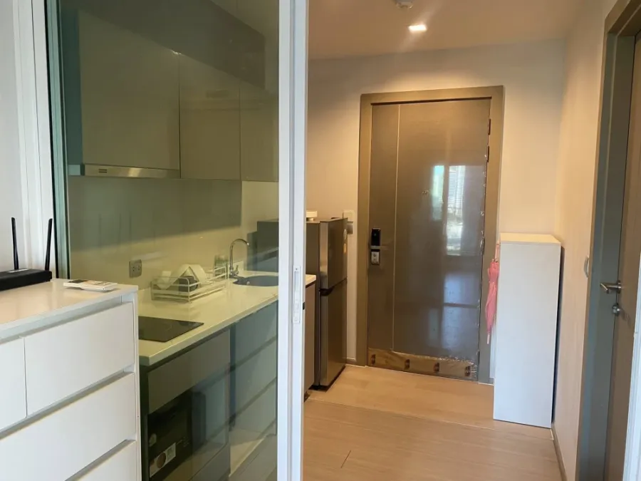 For rent: Life Asoke - Rama9. Ready to move in, fully furnished with appliances. Amazing price! Book now, don't miss out!